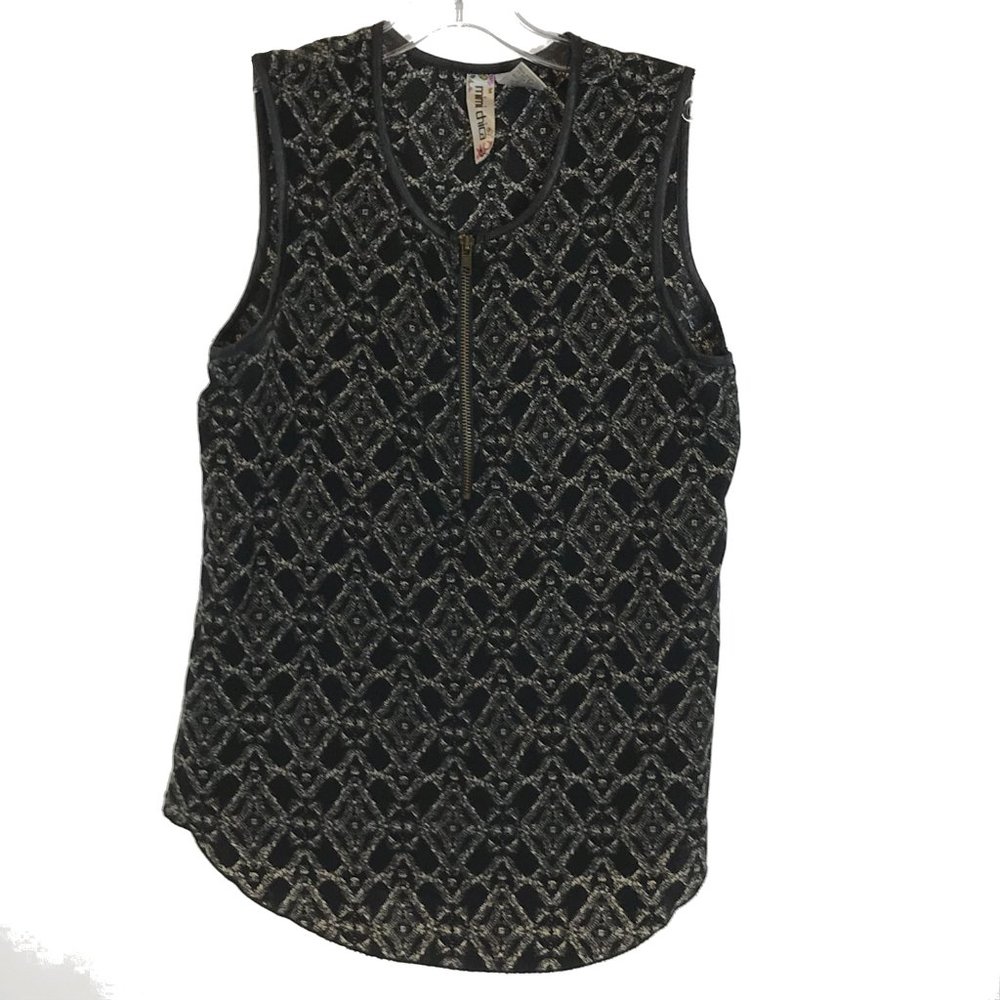 😀 3 for $20 Mimi Chica Zip Front Tribal Print Top